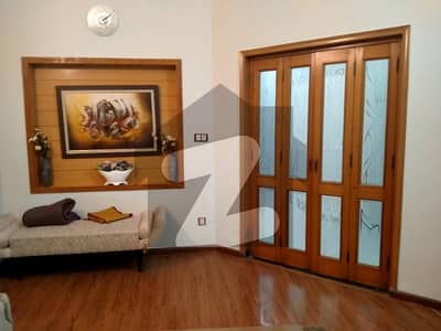 جوہر ٹاؤن لاہور میں 3 کمروں کا 14 مرلہ مکان 5.0 کروڑ میں برائے فروخت۔