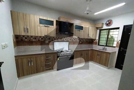 عسکری 11 ۔ سیکٹر بی اپارٹمنٹس عسکری 11,عسکری,لاہور میں 4 کمروں کا 12 مرلہ فلیٹ 3.5 کروڑ میں برائے فروخت۔