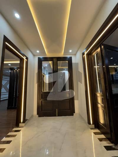 1 KANAL BRAND NEW HOUSE ELEGANT ELIOVATION AVAILABLE FOR SALE IN NESPAK PHASE 3