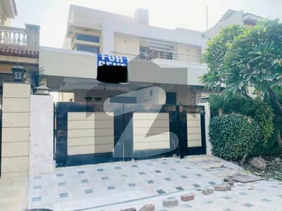 ڈی ایچ اے فیز 4 ڈیفنس (ڈی ایچ اے),لاہور میں 4 کمروں کا 10 مرلہ مکان 1.6 لاکھ میں کرایہ پر دستیاب ہے۔