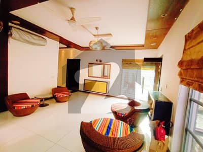1 KANAL LOWER PORTION AVAILABLE FOR RENT IN PHASE 6
