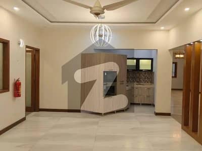 کلفٹن ۔ بلاک 5 کلفٹن,کراچی میں 4 کمروں کا 2 کنال بالائی پورشن 4.0 لاکھ میں کرایہ پر دستیاب ہے۔