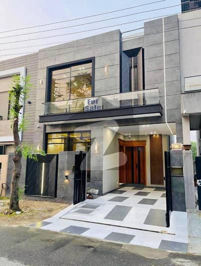 5 MARLA MODERN HOUSE FOR SALE IN DHA 9 TOWN.