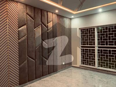 واپڈا ٹاؤن فیز 1 واپڈا ٹاؤن,لاہور میں 5 کمروں کا 1 کنال مکان 3.0 لاکھ میں کرایہ پر دستیاب ہے۔