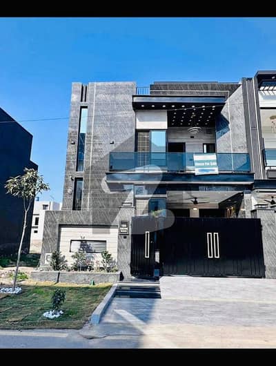 5 MARLA MODERN HOUSE FOR SALE IN DHA 9 TOWN.
