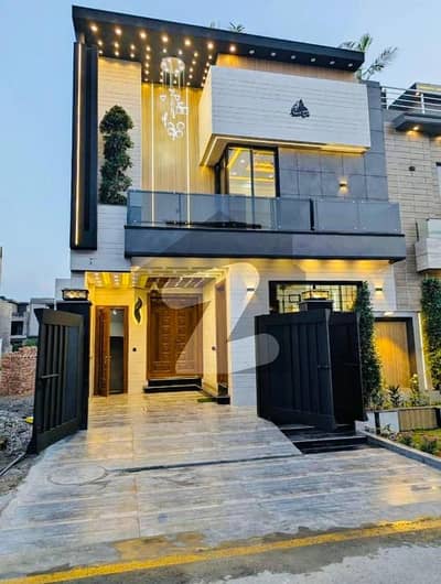 5 MARLA MODERN HOUSE FOR SALE IN DHA 9 TOWN.