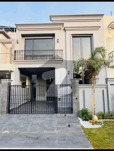 5 MARLA MODERN HOUSE FOR SALE IN DHA 9 TOWN.