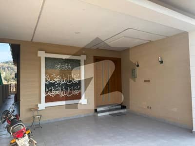 بحریہ انکلیو - سیکٹر ایم بحریہ انکلیو,بحریہ ٹاؤن,اسلام آباد میں 5 کمروں کا 10 مرلہ مکان 4.5 کروڑ میں برائے فروخت۔