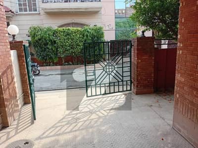 9 MARLA Red BRICK HOUSE Immaculate Coundition Bungalow For Sale Fort Villas