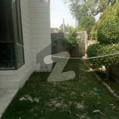 Modal TWON LINK ROAD 1 KANAL SIGNAL STOREY 4 BAD HOUSE FOR RENT