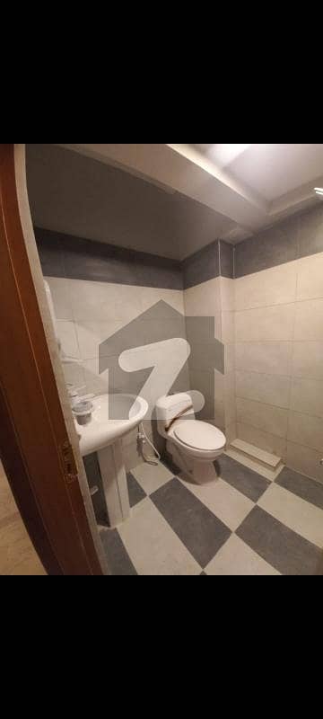 بخاری کمرشل ایریا ڈی ایچ اے فیز 6,ڈی ایچ اے ڈیفینس,کراچی میں 3 کمروں کا 5 مرلہ فلیٹ 1.1 لاکھ میں کرایہ پر دستیاب ہے۔