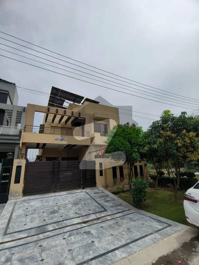 ویلینشیاء ۔ بلاک جے1 ویلینشیاء ہاؤسنگ سوسائٹی,لاہور میں 4 کمروں کا 10 مرلہ مکان 6.0 کروڑ میں برائے فروخت۔