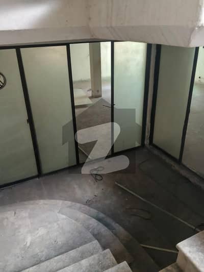 کیولری گراؤنڈ لاہور میں 3 کمروں کا 15 مرلہ زیریں پورشن 95.0 ہزار میں کرایہ پر دستیاب ہے۔