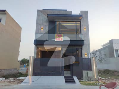 Luxury House Situated On Hot Location Near To Lake City Mall Near To Park Available For Sale