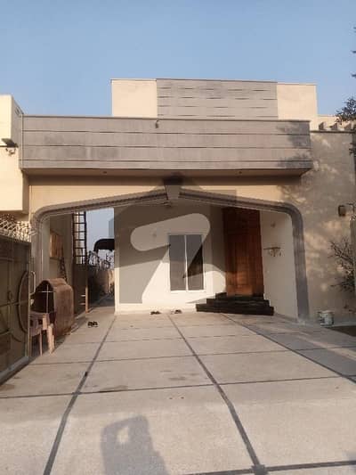 1 KANAL DOUBLE UNIT OWNER BUILD GRACEFUL HOUSE FOR SALE IN PHASE-8 DHA.