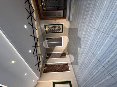 شالیمار کالونی ملتان میں 3 کمروں کا 7 مرلہ مکان 1.95 کروڑ میں برائے فروخت۔