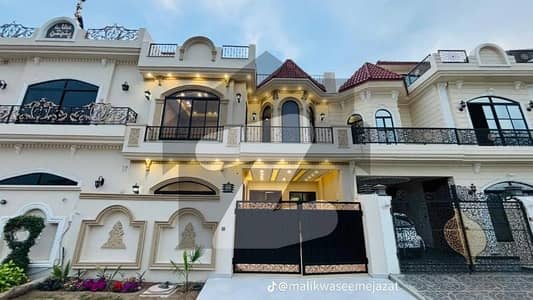 5 Marla Brand New House For Sale Buch Executive Villas Multan  . . . . . . Prime Location. . . . . .   Hamid Block   Near To Park   Near To Main Boulevard   Near To Mosque   3 BedRoom with Atach WashRoom   1 Drawing Room   2 Kitchen   2 TV Longus  Open Area+Mumty   Big Car Porch  Contact Us. . . Ijaz Bhatti  Call & Whats App No. . .  0309 6490095