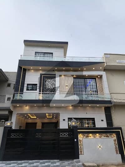 کینال گارڈنز - بلاک اے اے کینال گارڈن,لاہور میں 6 کمروں کا 5 مرلہ مکان 2.4 کروڑ میں برائے فروخت۔