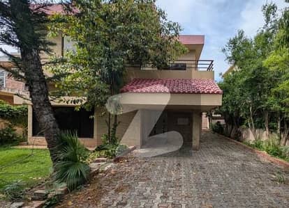 Old Livable House on 500 SQYD in Prime F-7