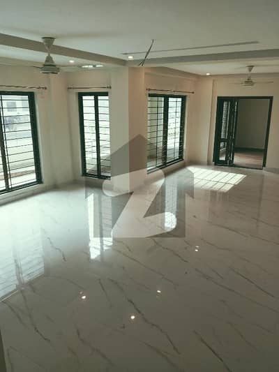 عسکری 10 عسکری,لاہور میں 4 کمروں کا 12 مرلہ فلیٹ 1.55 لاکھ میں کرایہ پر دستیاب ہے۔