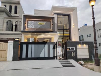 لیک سٹی ۔ سیکٹر ایم ۔ 3اے لیک سٹی,رائیونڈ روڈ,لاہور میں 6 کمروں کا 12 مرلہ مکان 6.7 کروڑ میں برائے فروخت۔