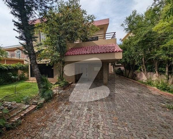 Old Livable House on 500 SQYD in Prime F-7 Old Livable House on 500 SQYD in Prime F-7