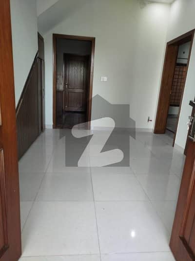 جی ۔ 13 اسلام آباد میں 2 کمروں کا 4 مرلہ زیریں پورشن 55.0 ہزار میں کرایہ پر دستیاب ہے۔