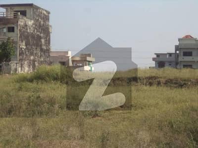 1 Kanal Ideal Location Plot in Dha Phase 8 X block Good Investment in Minimum Rate