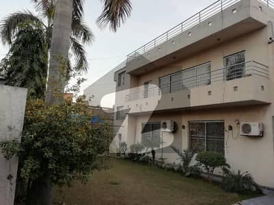 2 Kanal House is for Sell near Rehmat Eye hospital Township Lahore