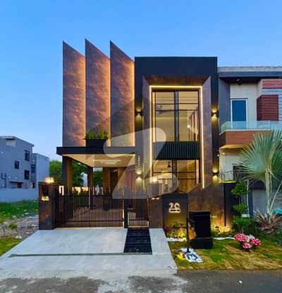 ڈی ایچ اے 9 ٹاؤن ڈیفنس (ڈی ایچ اے),لاہور میں 3 کمروں کا 5 مرلہ مکان 2.3 کروڑ میں برائے فروخت۔