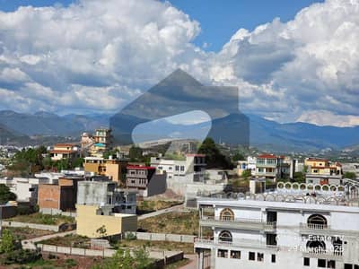 بنی گالہ اسلام آباد میں 5 کمروں کا 1 کنال مکان 8.9 کروڑ میں برائے فروخت۔