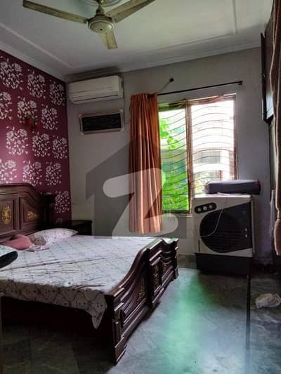 Beautiful House Near Emporium Mall Upper Portion