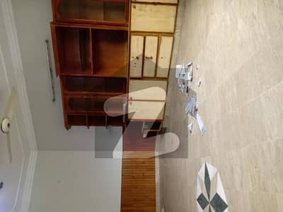 جی ۔ 11/2 جی ۔ 11,اسلام آباد میں 4 کمروں کا 1 کنال زیریں پورشن 1.35 لاکھ میں کرایہ پر دستیاب ہے۔