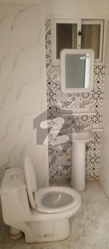 الغوریر گیگا ڈی ایچ اے ڈیفینس فیز 2,ڈی ایچ اے ڈیفینس,اسلام آباد میں 5 مرلہ دفتر 14.0 کروڑ میں برائے فروخت۔