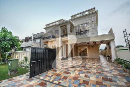 ڈی ایچ اے فیز 6 ڈیفنس (ڈی ایچ اے),لاہور میں 5 کمروں کا 1 کنال مکان 8.0 کروڑ میں برائے فروخت۔