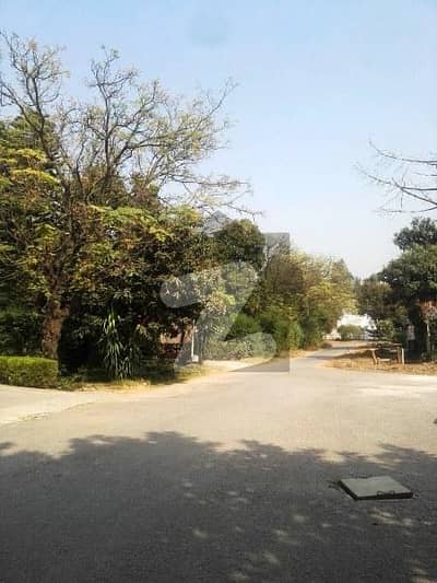 ایف ۔ 7 اسلام آباد میں 2 کنال رہائشی پلاٹ 64.0 کروڑ میں برائے فروخت۔