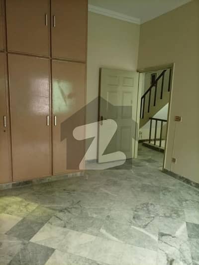 3 MARLA CONER HOUSE FOR SALE