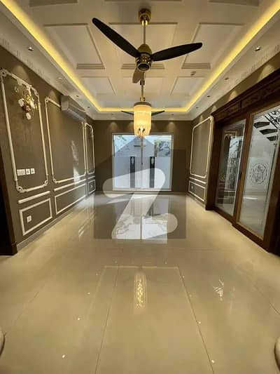 ڈی ایچ اے فیز 3 - بلاک ڈبل ایکس فیز 3,ڈیفنس (ڈی ایچ اے),لاہور میں 5 کمروں کا 1 کنال مکان 14.5 کروڑ میں برائے فروخت۔