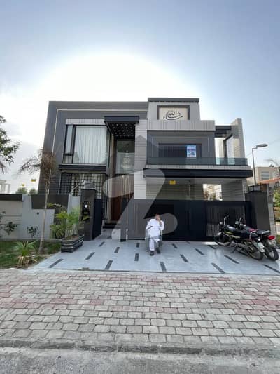 بحریہ ٹاؤن سیکٹر ای بحریہ ٹاؤن,لاہور میں 5 کمروں کا 12 مرلہ مکان 6.3 کروڑ میں برائے فروخت۔ بحریہ ٹاؤن سیکٹر ای بحریہ ٹاؤن,لاہور میں 5 کمروں کا 12 مرلہ مکان 6.3 کروڑ میں برائے فروخت۔