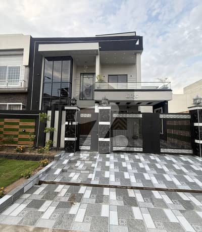 سٹی ہاؤسنگ سوسائٹی سیالکوٹ میں 6 کمروں کا 10 مرلہ مکان 3.85 کروڑ میں برائے فروخت۔