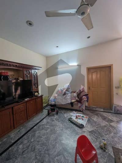 10 MARLA BEAUTIFUL UPPER PORTION AVAILABLE FOR RENT IN WAPDA TOWN