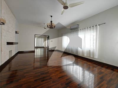 جی ۔ 6 اسلام آباد میں 3 کمروں کا 2 کنال مکان 11.2 لاکھ میں کرایہ پر دستیاب ہے۔