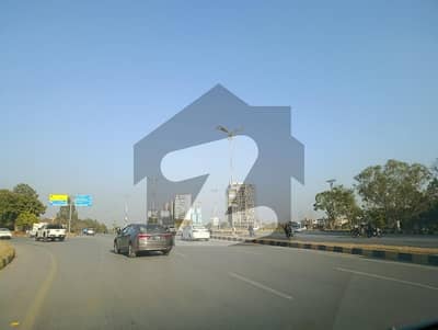 بلیو ایریا اسلام آباد میں 5 مرلہ عمارت 15.5 کروڑ میں برائے فروخت۔