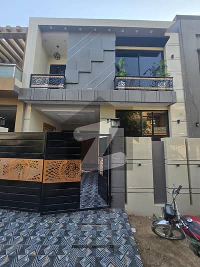 لیک سٹی رائیونڈ روڈ,لاہور میں 4 کمروں کا 5 مرلہ مکان 3.1 کروڑ میں برائے فروخت۔