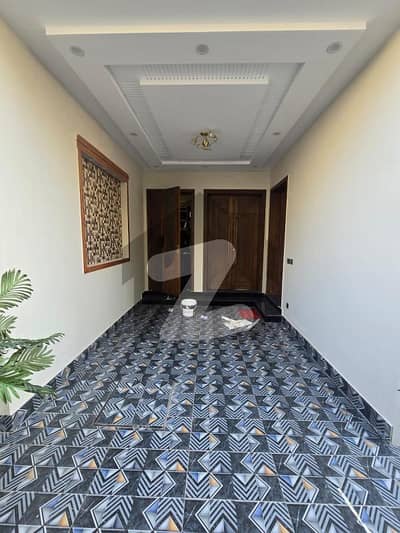 لیک سٹی رائیونڈ روڈ,لاہور میں 4 کمروں کا 5 مرلہ مکان 3.05 کروڑ میں برائے فروخت۔