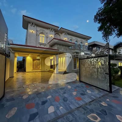 ڈی ایچ اے فیز 6 ڈیفنس (ڈی ایچ اے),لاہور میں 5 کمروں کا 1 کنال مکان 5.9 لاکھ میں کرایہ پر دستیاب ہے۔