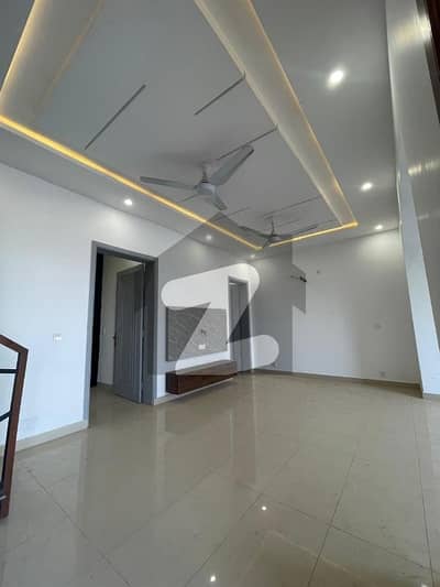 A Spacious 5 Marla House In Park View - Block B A Spacious 5 Marla House In Park View - Block B