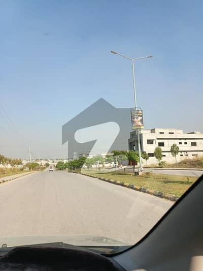 Beautifull society just 15 min drive from main islamabad city