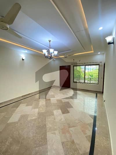 ڈی ۔ 12 اسلام آباد میں 3 کمروں کا 14 مرلہ زیریں پورشن 1.5 لاکھ میں کرایہ پر دستیاب ہے۔