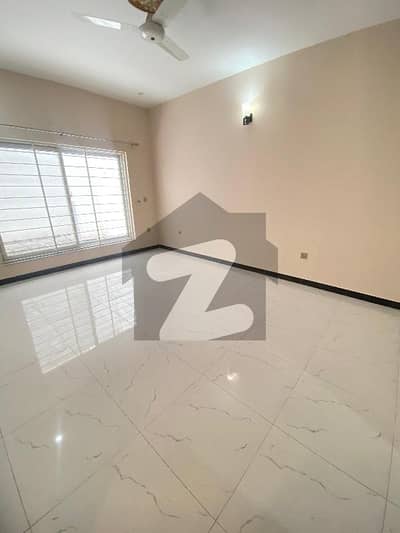 ڈی ۔ 12 اسلام آباد میں 3 کمروں کا 14 مرلہ زیریں پورشن 1.3 لاکھ میں کرایہ پر دستیاب ہے۔